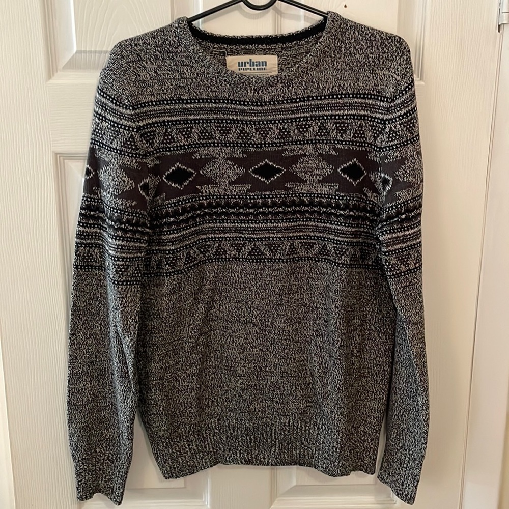 URBAN PIPELINE Men’s Size Medium Black and Grey Patterned Sweater